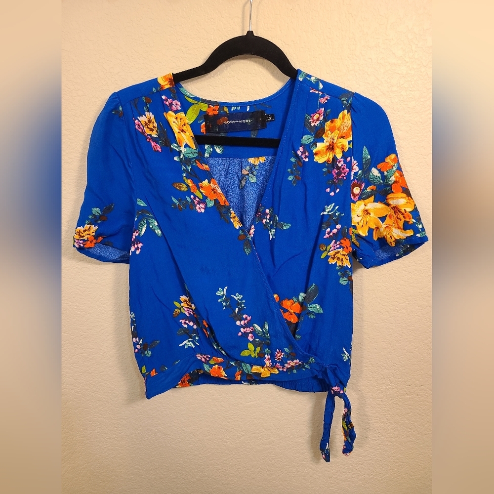 Floral top by CODE MODE, Size Medium